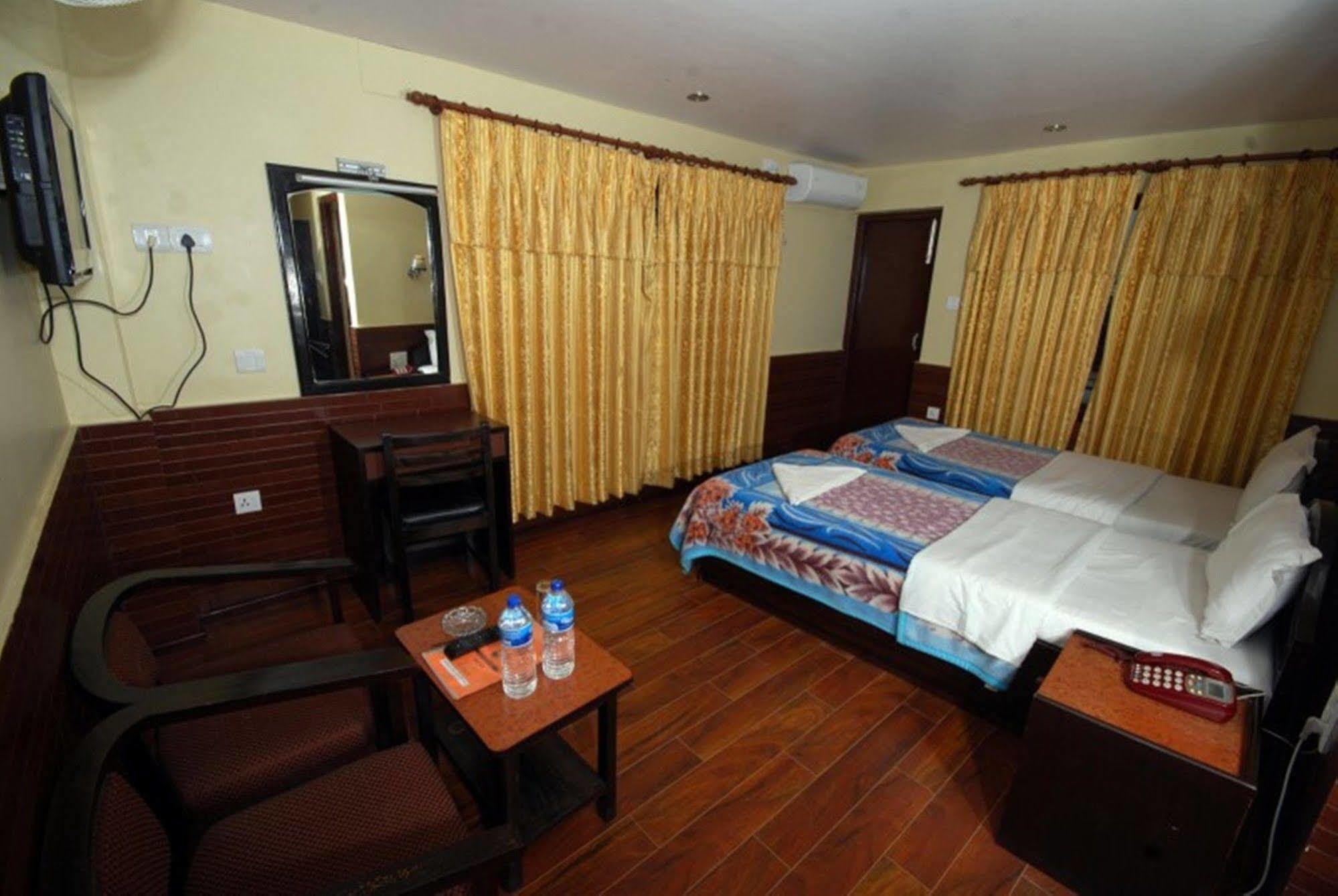 Hotel Trip Pokhara Bagian luar foto