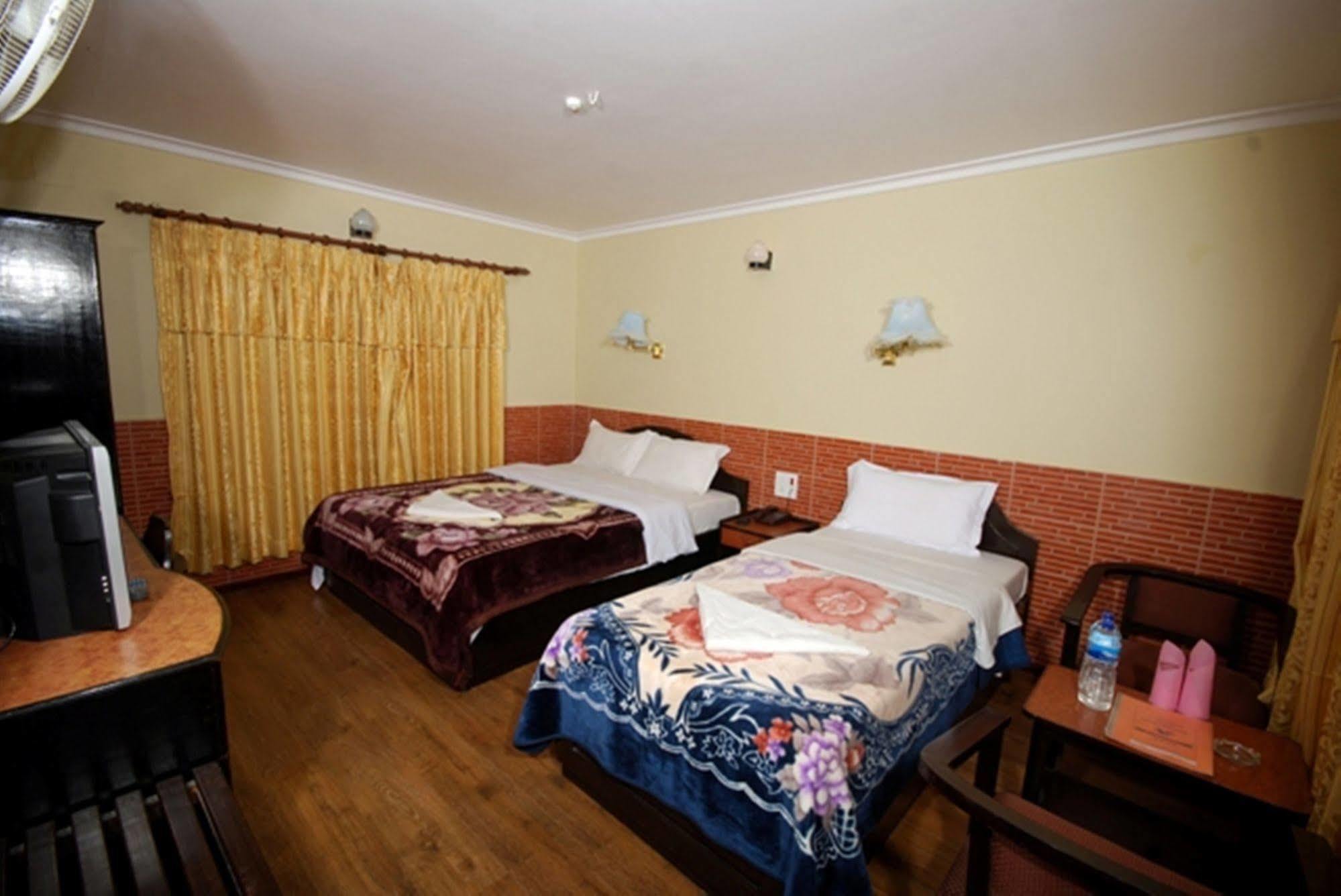 Hotel Trip Pokhara Bagian luar foto